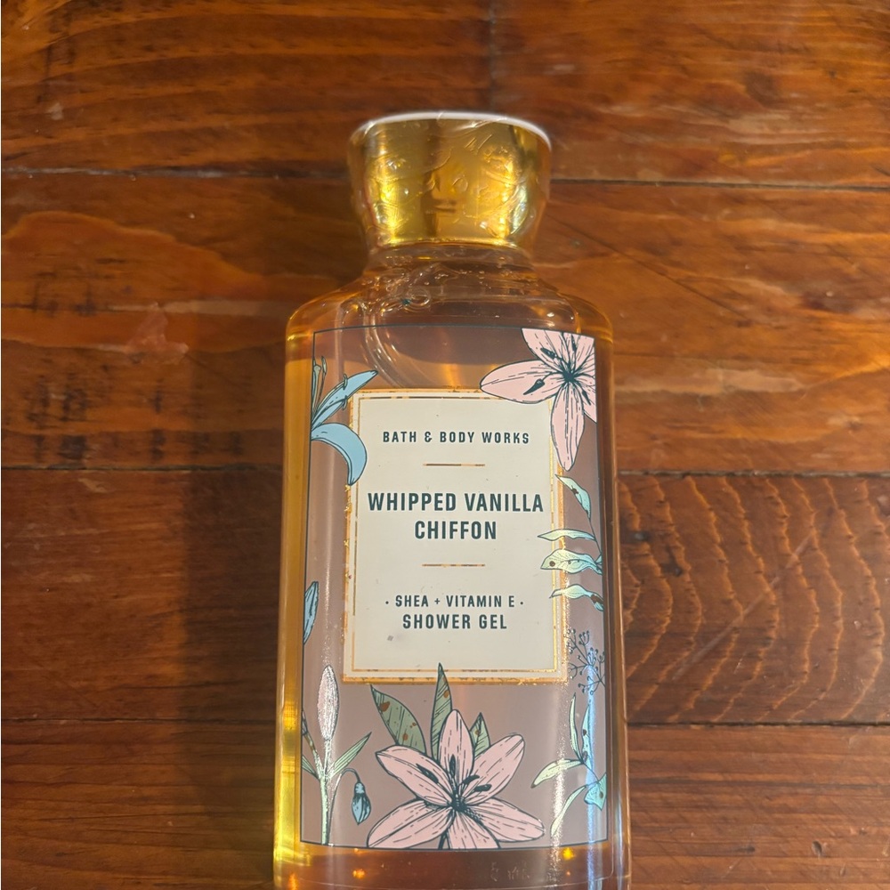Bath & Body Works Whipped Vanilla Chiffon Shower Gel - Gold and Cream